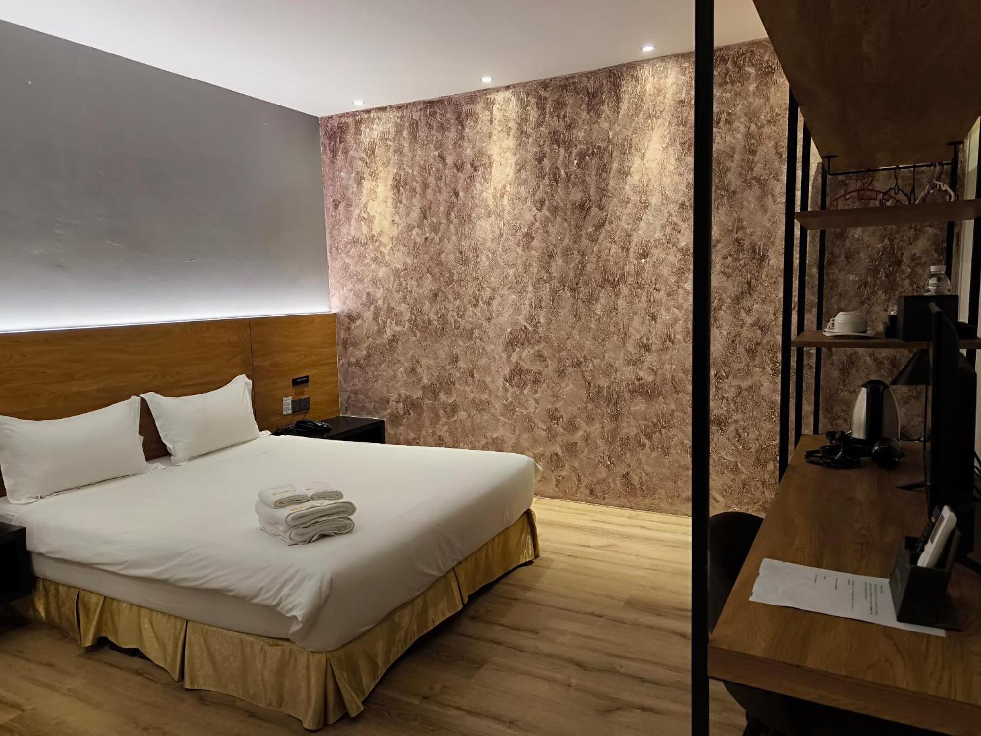 Roxy Padungan Hotel