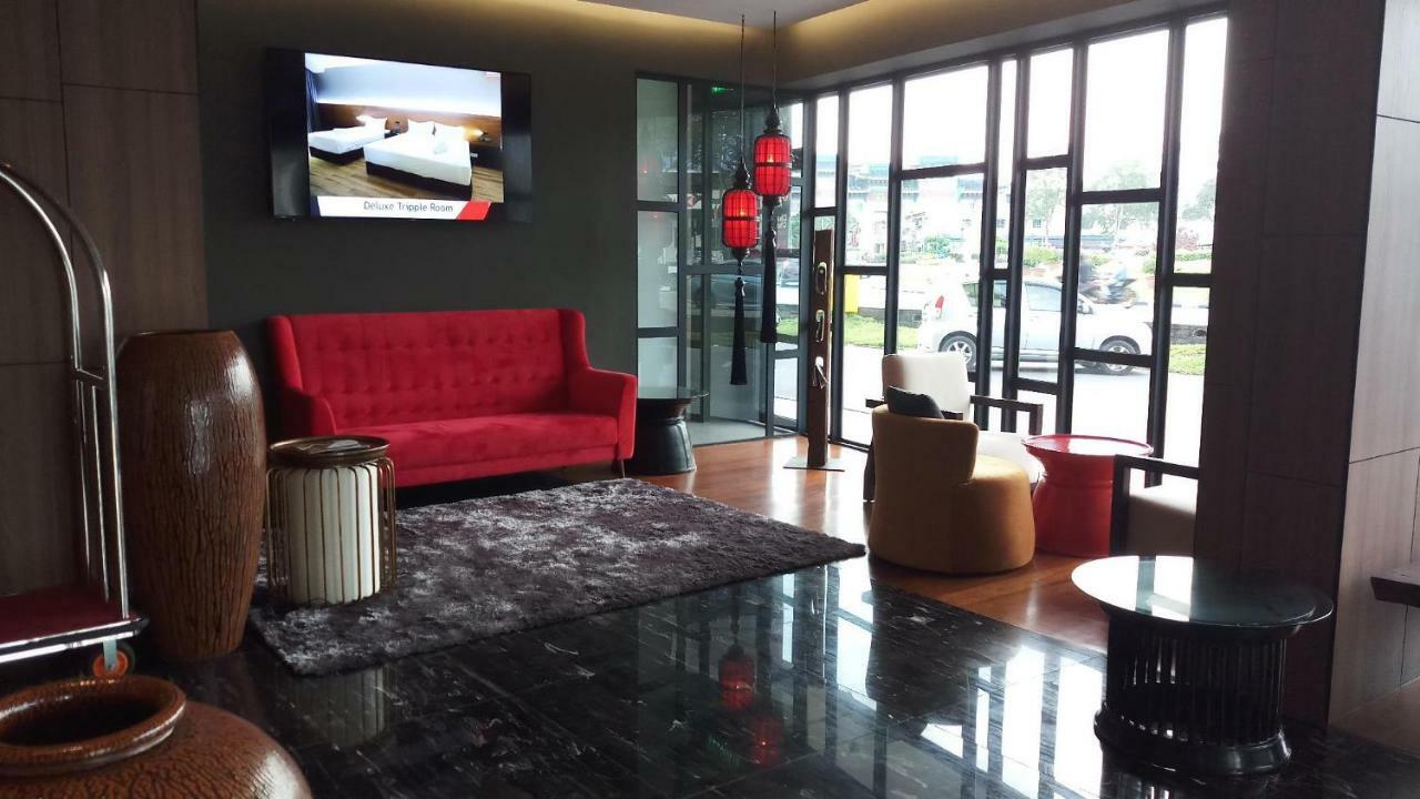 Roxy Padungan Hotel 3*